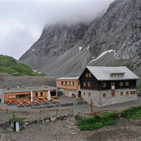 Anhalter Hütte 2.040 m