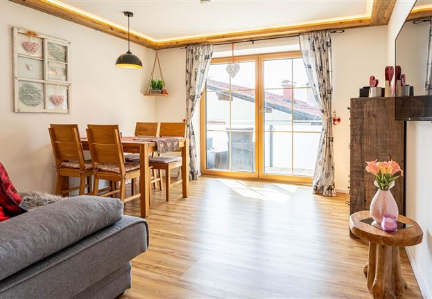 Apartment, bath, toilet, good as new