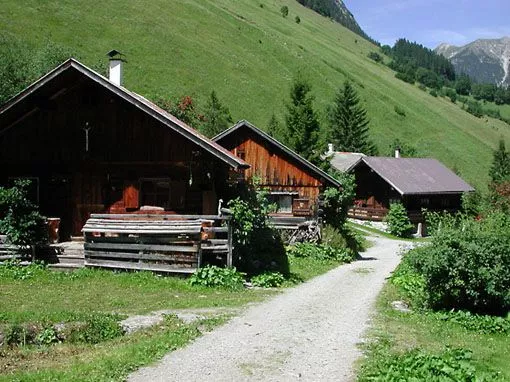 Stanzach (Abzweigung Namloserstraße) - Almdorf Fallerschein