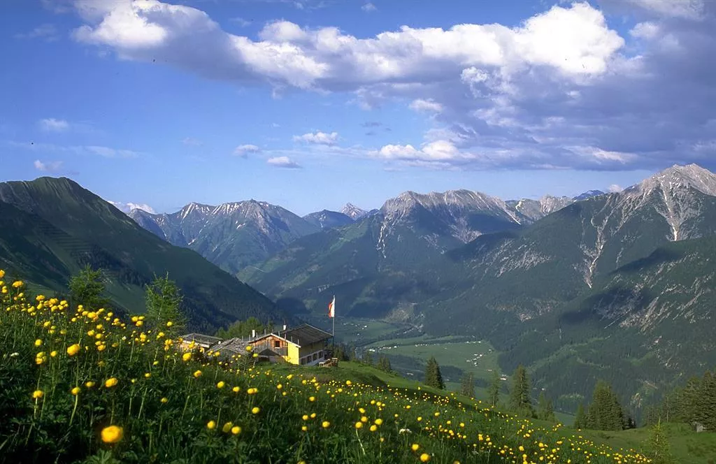 Kemptner Hütte - Mädelejoch - Gumpensattel - Panoramaweg - Bernhardseckhütte